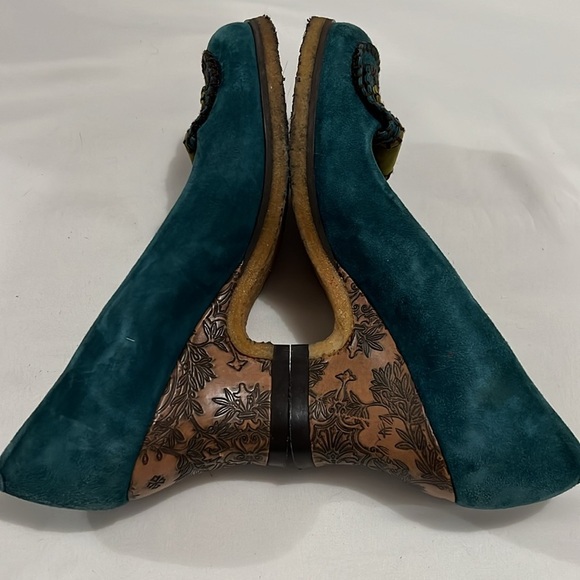 Audley London Turquoise Suede Tooled Leather Heels - Picture 4 of 9
